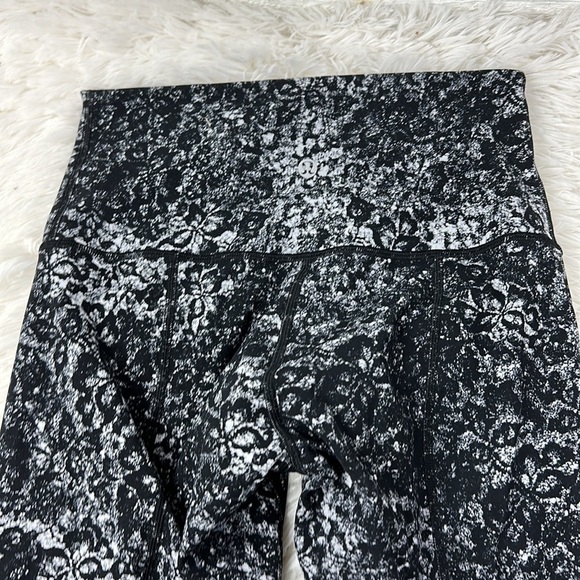 Lululemon Wunder Under Crop *Scallop 24" Achromatize Ice Grey - Picture 6 of 7